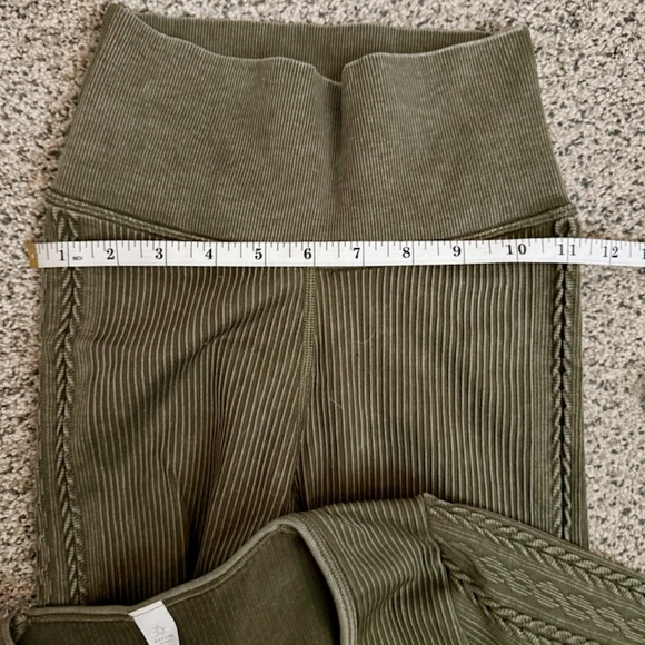 OFFLINE By Aerie Seamless Cable Square Neck long sleeve + Leggings Two Piece - Picture 5 of 13